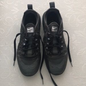 Nike Air MAX in black SZ 9